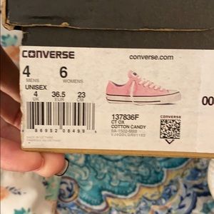 Women’s size 6 pink converse